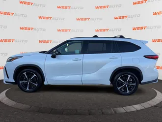 2022 Toyota Highlander photo 2