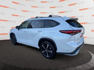 2022 Toyota Highlander photo 3