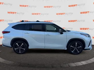 2022 Toyota Highlander photo 6