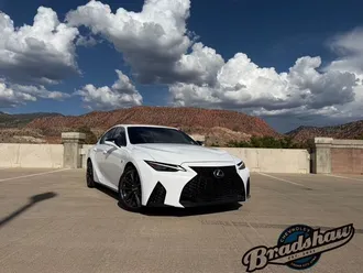 2023 Lexus IS photo 2