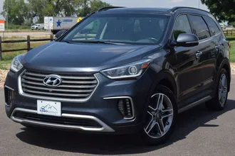 2017 Hyundai Santa Fe photo 2