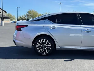2024 Nissan Altima photo 5