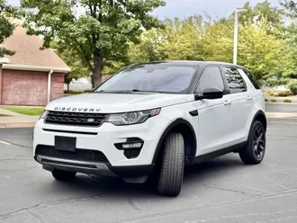 2017 Land Rover Discovery Sport photo 2