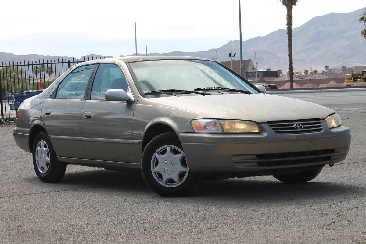 1999 Toyota Camry LE 4dr Sedan
