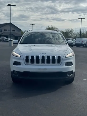 2017 Jeep Cherokee photo 2
