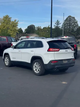 2017 Jeep Cherokee photo 5