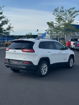 2017 Jeep Cherokee photo 7