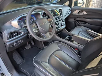 2026 Chrysler Pacifica Limited photo 2