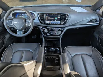 2026 Chrysler Pacifica Limited photo 3