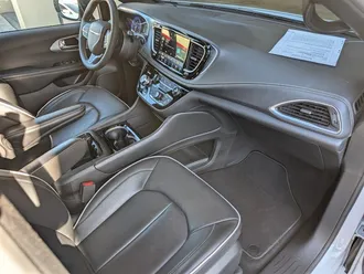 2026 Chrysler Pacifica Limited photo 4