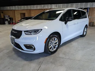2026 Chrysler Pacifica Limited photo 5