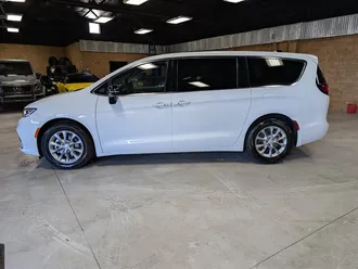 2026 Chrysler Pacifica Limited photo 7