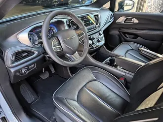 2026 Chrysler Pacifica Limited photo 2