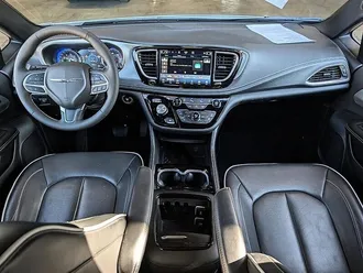 2026 Chrysler Pacifica Limited photo 3