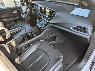 2026 Chrysler Pacifica Limited photo 4
