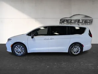 2026 Chrysler Pacifica Limited photo 7