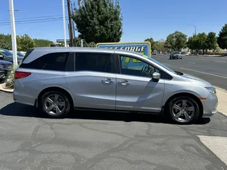 2023 Honda Odyssey photo 2