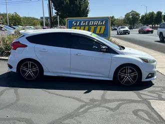 2016 Ford Focus photo 2