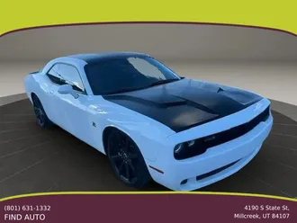 2016 Dodge Challenger photo 2