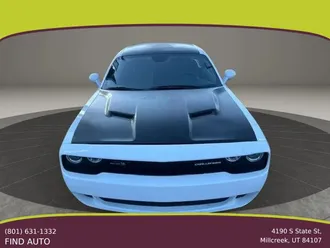 2016 Dodge Challenger photo 4