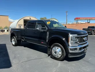 2025 Ford F-450 Super Duty Lariat photo 2