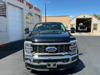 2025 Ford F-450 Super Duty Lariat photo 3