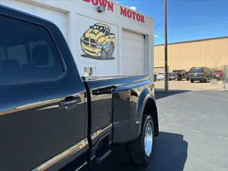 2025 Ford F-450 Super Duty Lariat photo 4