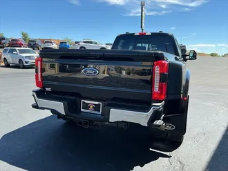 2025 Ford F-450 Super Duty Lariat photo 5