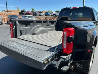 2025 Ford F-450 Super Duty Lariat photo 6
