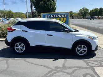 2020 Nissan Kicks photo 2