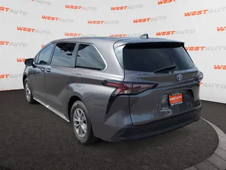 2023 Toyota Sienna photo 3