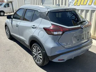 2021 Nissan Kicks photo 2