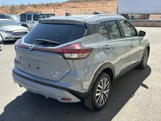 2021 Nissan Kicks photo 3