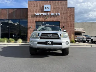 2010 Toyota Tacoma photo 2