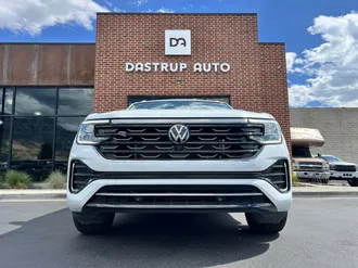 2024 Volkswagen Atlas photo 2