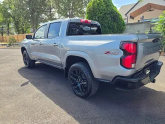 2025 Chevrolet Colorado photo 3