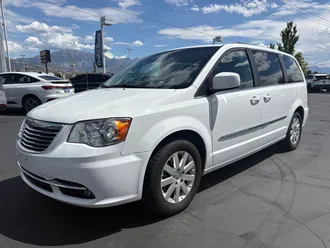 2014 Chrysler Town & Country photo 3