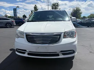 2014 Chrysler Town & Country photo 2