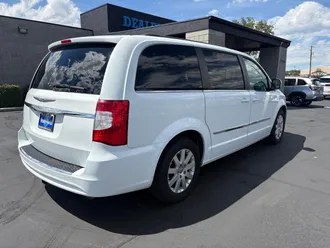 2014 Chrysler Town & Country photo 5