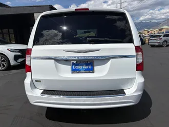 2014 Chrysler Town & Country photo 6