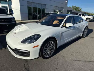 2021 Porsche Panamera photo 2