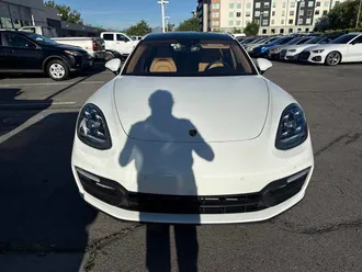 2021 Porsche Panamera photo 3