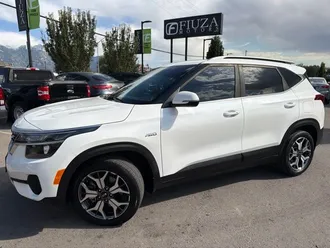 2021 Kia Seltos photo 2