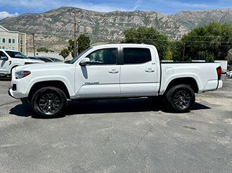 2023 Toyota Tacoma photo 3