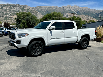 2023 Toyota Tacoma photo 2