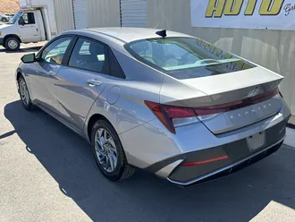 2024 Hyundai Elantra photo 2