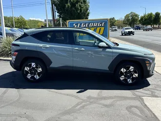 2025 Hyundai Kona photo 2
