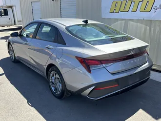 2024 Hyundai Elantra photo 2