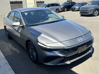 2024 Hyundai Elantra photo 4
