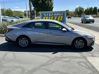 2024 Hyundai Elantra photo 2